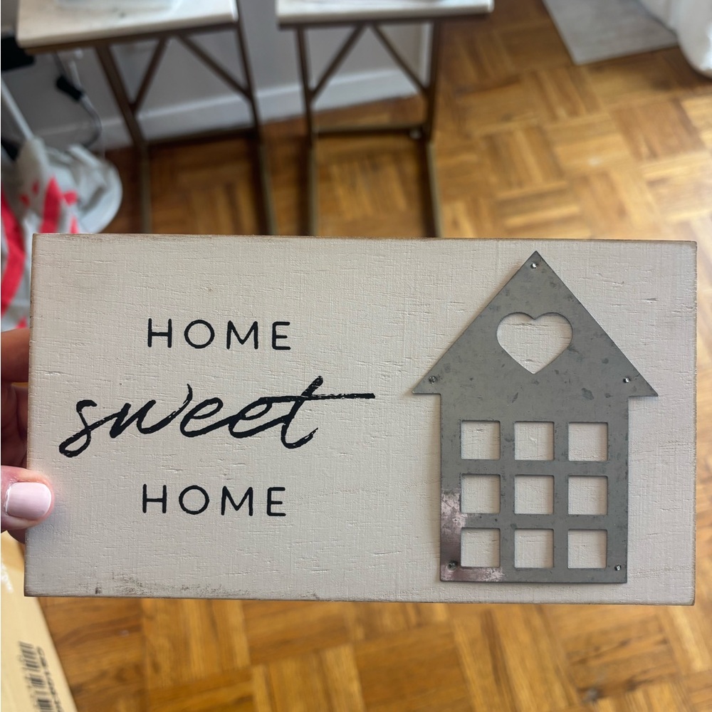 Home Sweet Home Sign with Heart Detail